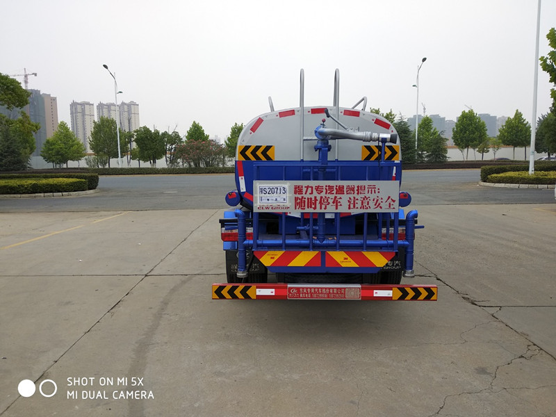 東風(fēng)5噸灑水車圖片 東風(fēng)5噸灑水車圖片