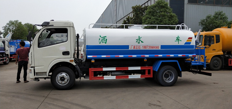 東風多利卡8-9噸灑水車 東風多利卡8-9噸灑水車