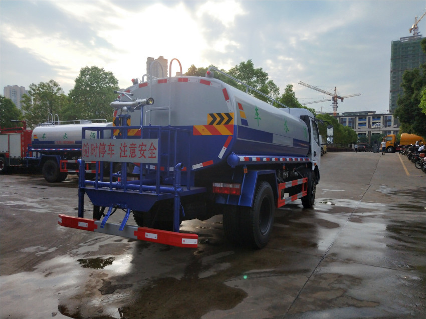 多利卡灑水車 多利卡灑水車