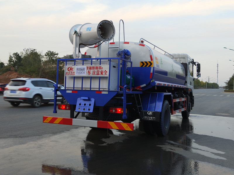 東風T5灑水車帶霧炮 東風T5灑水車帶霧炮