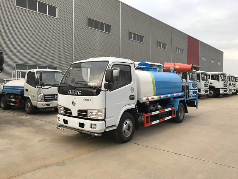 東風(fēng)5噸上藍(lán)牌灑水車(chē) 東風(fēng)5噸上藍(lán)牌灑水車(chē)
