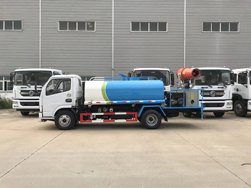 東風(fēng)5噸上藍(lán)牌灑水車(chē) 東風(fēng)5噸上藍(lán)牌灑水車(chē)