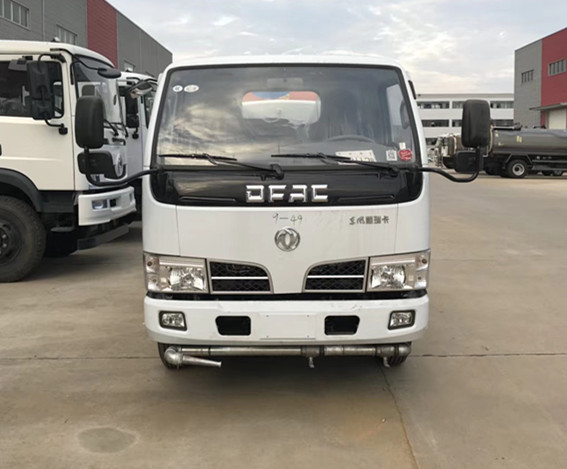 東風(fēng)5噸上藍(lán)牌灑水車(chē) 東風(fēng)5噸上藍(lán)牌灑水車(chē)