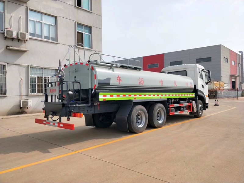 �塢��(gu��)���|�L(f��ng)�������p��20����ˮ܇(ch��)��·ϵ�y(t��ng)�� �ɹܵ�����λ��ͨ���y��ֱͨ���y���^(gu��)�V�W(w��ng)����ˮ�ڣ�ǰ�_�󞢡���(c��)������λ��(c��)����������ƽ�_(t��i)�����G����ˮ���ڣ��M�ɡ� 